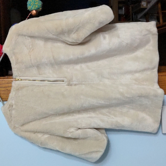 H&M Faux Fur Top - Picture 5 of 6